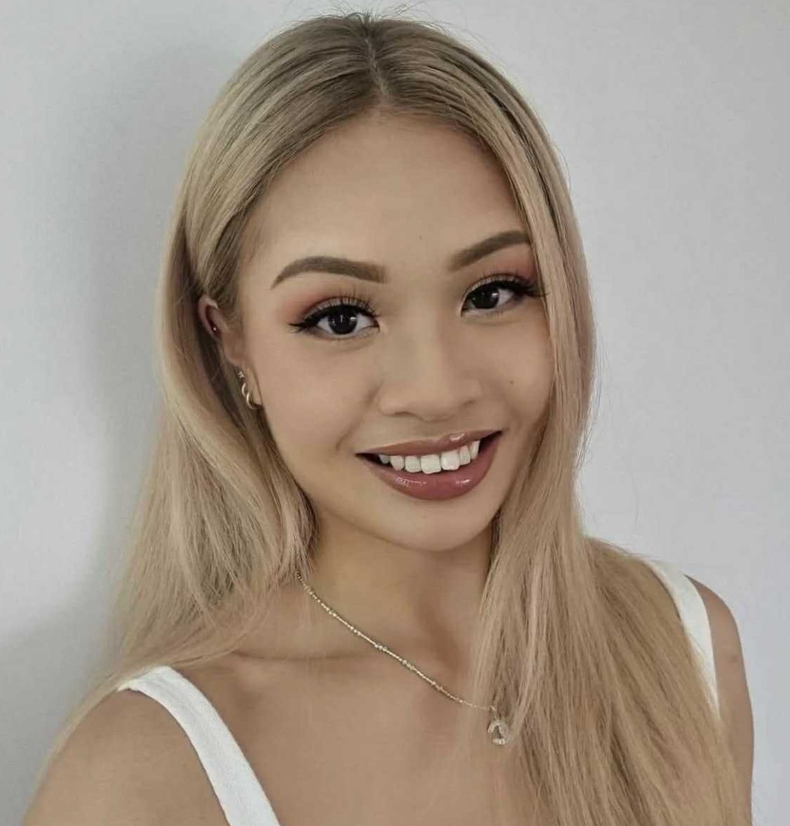 Linh, food and travel creator behind @dateswith.linh